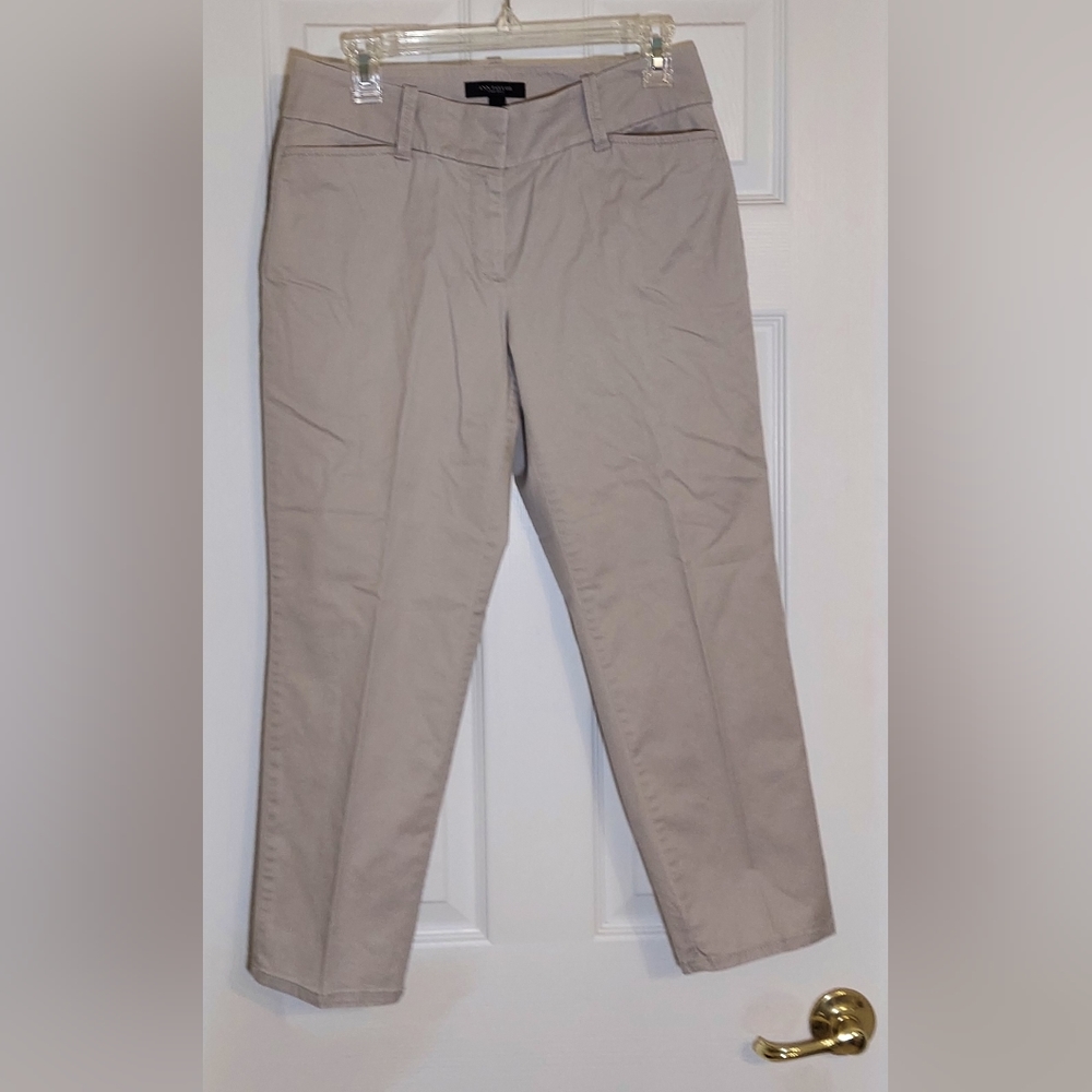 ANN TAYLOR | Size 4 Khaki Crop Pants w/2 Front & 2 Hip Pockets. Like New!